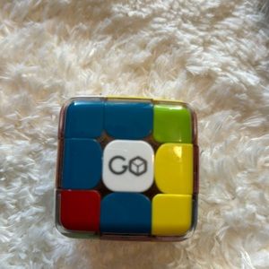 GoCube The Connected Electronic Bluetooth Cube(just the cube) not sure it works